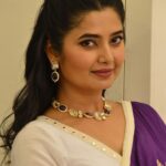 Prajakta Mali Instagram - पत्ता पत्ता बूटा बूटा.. हाल हमारा जाने हैं । जाने न जाने गुल ही न जाने.. बाग तो सारा जाने हैं । . पत्ता पत्ता… ☘️ . #oldsongs #special #lavender #saree #prajakttamali @🪻 . Saree - @sujatradesigns Jewellery - @shillpapuriidesignerjewellery Styled by - @rajasidatar @sheerlychic Assisted by - @_mansikadam13 Hmu - @seemaaofficial @mirrormajestymakeupacademy_ Clicked by - @vikshilp9910