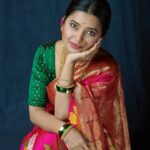 Prajakta Mali Instagram - विसरू नको श्रीरामा मला.. मी तूझ्या पाऊली जीव वाहिला.. प्रिया… . किती जन्म झाले.. तूझी प्रेमिका मी.. कितीही नव्याने तूला भेटले मी.. तूझी सावली झाले, घेउनी हिंडले सतीचा वसा.. प्रिया… . #blackandwhite #मोहनमाळ #कुडी #प्राजक्तराज #नथ #नमस्कारतोडे #पैलूपाटली #prajakttamali@🤍 . @prajaktarajsaaj