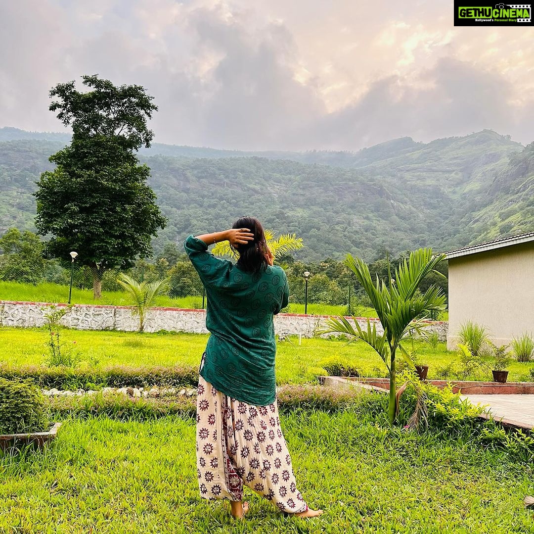 Prajakta Mali Instagram - याज साठी केला होता अट्टाहास… 🥰. . After every film release and film shoot ; Rest at “Kunj” will be a ritual. . #mandatory Coz nature heals you. Gives you peace and contentment 🌟. #muchneeded #prajaktakunj #prajakttamali @🌳🍀🍃