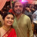 Prajakta Mali Instagram - #aboutyesterday . सालाबादप्रमाणे यंदाचेही वर्षी “वर्षा बंगल्यावर” जाऊन गणरायाचं दर्शन घेतलं. . मा. मुख्यमंत्री व मा. श्री श्रीकांत दादा शिंदे यांचे; आम्हा कलाकारांना घरी बोलावल्याबद्दल, अत्यंत प्रेमाने पाहूणचार केल्याबद्दल मन:पुर्वक आभार. ! . स्वतःला भाग्यवान समजते की दरवर्षी महाराष्ट्राच्या मुख्यमंत्र्यांना समक्ष भेटता येतय, आपल्या समस्या- अडचणी त्यांच्यासमोर मांडता येतायेत. . #भाग्यवान #मुख्यमंत्री #सण #गणेशोत्सव #latepost @cmomaharashtra_ @drshrikantshinde @mangeshdesaiofficia तुझेही खूप खूप आभार. 🙏