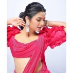 Prajakta Mali Instagram – कहूँ भी गुलाबी 
सहूँ भी गुलाबी..
लगता है मैं रहूँ गुलाबी रे…। 
.
#गुलाबी #प्रेमरंग #साड़ी #prajakttamali @🌷
.

Saree – @kalkifashion x @mintandmilkpr
Styled by – @rajasidatar @sheerlychic
Assisted by – @sanayaa_vp
Make up – @madhuradeokute
Hair – @seemaaofficial
Photos – @thepolaroid8