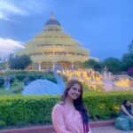 Prajakta Mali Instagram - Can I call myself “गुरूपूजा पंडीत” now.. @bhanu_narasimhan ji? . काल बॅंगलोर आश्रमात Art of living foundation चा -“गुरूपूजा” course पुर्ण केला.. तब्बल २२ देश आणि सबंध भारतातून ६३० जण ह्यात सहभागी झाले होते. . ह्या course ला किती महत्व आहे, हे #AOL कुटुंब समजू शकेल. . Another feather added… @srisriravishankar @artofliving . #गूरूकृपा #गुरूपरंपरा #अध्यात्म #muchneeded #साघक #साधना #तप #prajakttamali @🌟