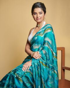 Prajakta Mali Instagram - A proud Indian 🇮🇳.
Extremely happy..😇
.
Love and light 🌟
.
#india #science #isro #happy #pride #भारत #moon #indian #prajakttamali @🌟
.

Saree - @kalkifashion x @mintandmilkpr
Jewellery - @@shopravyaa
@vblitzcommunications
Styled by - @rajasidatar @sheerlychic
Assisted by - @sannayah_viiraj
Make up - @madhuradeokute
Hair - @seemaaofficial 
Photos - @thepolaroid8