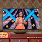 Prajakta Mali Instagram - तुम्हीही आजपासून ‘ही’ 9 ची वेळ अजिबात चुकवू नका. पहा, ‘महाराष्ट्राची हास्यजत्रा’ - टिव्हीसमोर बसूया…सहकुटुंब हसूया! सोम.-गुरु., रात्री 9 वा. सोनी मराठी वाहिनीवर. @sonymarathi . #महाराष्ट्राचीहास्यजत्रा | #MaharashtrachiHasyaJatra #सहकुटुंबहसूया । #SahakutumbHasuYa #सोनीमराठी । #SonyMarathi #विणूयाअतूटनाती