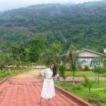 Prajakta Mali Instagram - स्वप्न साकार…🌟 . Happy owner of my dream “Farm House”😌. . (डोंगराच्या कुशीत, निसर्गाच्या सानिध्यात घर पाहिजे,एवढीच अट होती. अगदी मनासारखं घर मिळालं.☺️) #karjat . नाव असणार आहे- “प्राजक्तकुंज”. 🥰 (१- प्राजक्तप्रभा २- प्राजक्तराज ३- प्राजक्तकुंज प्राजक्तत्रयी पुर्ण.) . खानदानातली सर्वात सुंदर property, खानदानातल्या सर्वात मोठ्या कर्जासहीत.. 🤪 फेडू.. फक्त तुमचा आशिर्वाद राहू द्या. 🙏 . #हक्काचंघर #प्राजक्तकुंज #गुरुकृपा #gratitude #prajakttamali @♥️
