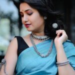 Prajakta Mali Instagram - ह्रदयी प्रीत जागते.. जाणता अजाणता….. . #म्हाळसा #चांदी १- #बेलपानटिक #जोंधळेमणीगुंड #कोयरीतोडे #कुडी #बाजूबंद #गुलाबकाटा २- बुगडी #नथ #पुतळीहार #मोहनमाळ #गहूतोडे #गजरीपैंजण ३- गजरीपैंजण ४- कंबरपट्टा #प्राजक्तराज #prajakttamali @♥️