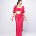 Prajakta Mali Instagram - फ़ैज़ गुलाबी चैन गुलाबी दवा भी गुलाबी है गुलाबी यह असर..। नाव गुलाबी ये नैन गुलाबी नैन गुलाबी है गुलाबी है सफ़र..। . (Always in love with good song lyrics 🥰) . #pink #song #romantic #saree #curves #prajakttamali @🌷 . Saree - @kalkifashion x @mintandmilkpr Styled by - @rajasidatar @sheerlychic Assisted by - @sanayaa_vp Make up - @madhuradeokute Hair - @seemaaofficial Photos - @thepolaroid8