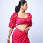 Prajakta Mali Instagram - सारी दुनिया हारी हमसे.. हम तुझपे दिल हारे…। . गहरी नैनो वाले.. लहरी लहरी नैनों वाले..। . Saree - @kalkifashion x @mintandmilkpr Styled by - @rajasidatar @sheerlychic Assisted by - @sanayaa_vp Make up - @madhuradeokute Hair - @seemaaofficial Photos - @thepolaroid8
