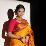 Prajakta Mali Instagram - सगळ्यांना गोपाळकाल्याच्या हार्दिक शुभेच्छा😇. . सर्व गोविंदान्नो, जपून मनोरे रचा. स्वतःची काळजी घ्या. सिर सलामत तो पगड़ी पचास। . #गोपाळकाला #उत्सव #खेळ #आनंद #श्रावण #सणवार #prajakttamali @♥️ . Jewellery by obviously - @prajaktarajsaaj ♥️♥️♥️ Saree - @pratha_sarees Styled by - @rajasidatar @sheerlychic Assisted by - @sanayaa_vp Hair by - @seemaaofficial Makeup by - @mirrormajestymakeupacademy_ Clicked by - @kalyaam_2.0