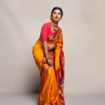 Prajakta Mali Instagram - सगळ्यांना गोपाळकाल्याच्या हार्दिक शुभेच्छा😇. . सर्व गोविंदान्नो, जपून मनोरे रचा. स्वतःची काळजी घ्या. सिर सलामत तो पगड़ी पचास। . #गोपाळकाला #उत्सव #खेळ #आनंद #श्रावण #सणवार #prajakttamali @♥️ . Jewellery by obviously - @prajaktarajsaaj ♥️♥️♥️ Saree - @pratha_sarees Styled by - @rajasidatar @sheerlychic Assisted by - @sanayaa_vp Hair by - @seemaaofficial Makeup by - @mirrormajestymakeupacademy_ Clicked by - @kalyaam_2.0