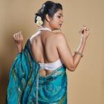Prajakta Mali Instagram – खरा वाला #candid 🤪.
.
Last for the road…
Can’t #getover ..
.
#favourite #colour #saree #prajakttamali @🐠
.

Saree – @kalkifashion x @mintandmilkpr
Jewellery – @@shopravyaa
@vblitzcommunications
Styled by – @rajasidatar @sheerlychic
Assisted by – @sannayah_viiraj
Make up – @madhuradeokute
Hair – @seemaaofficial 
Photos – @thepolaroid8