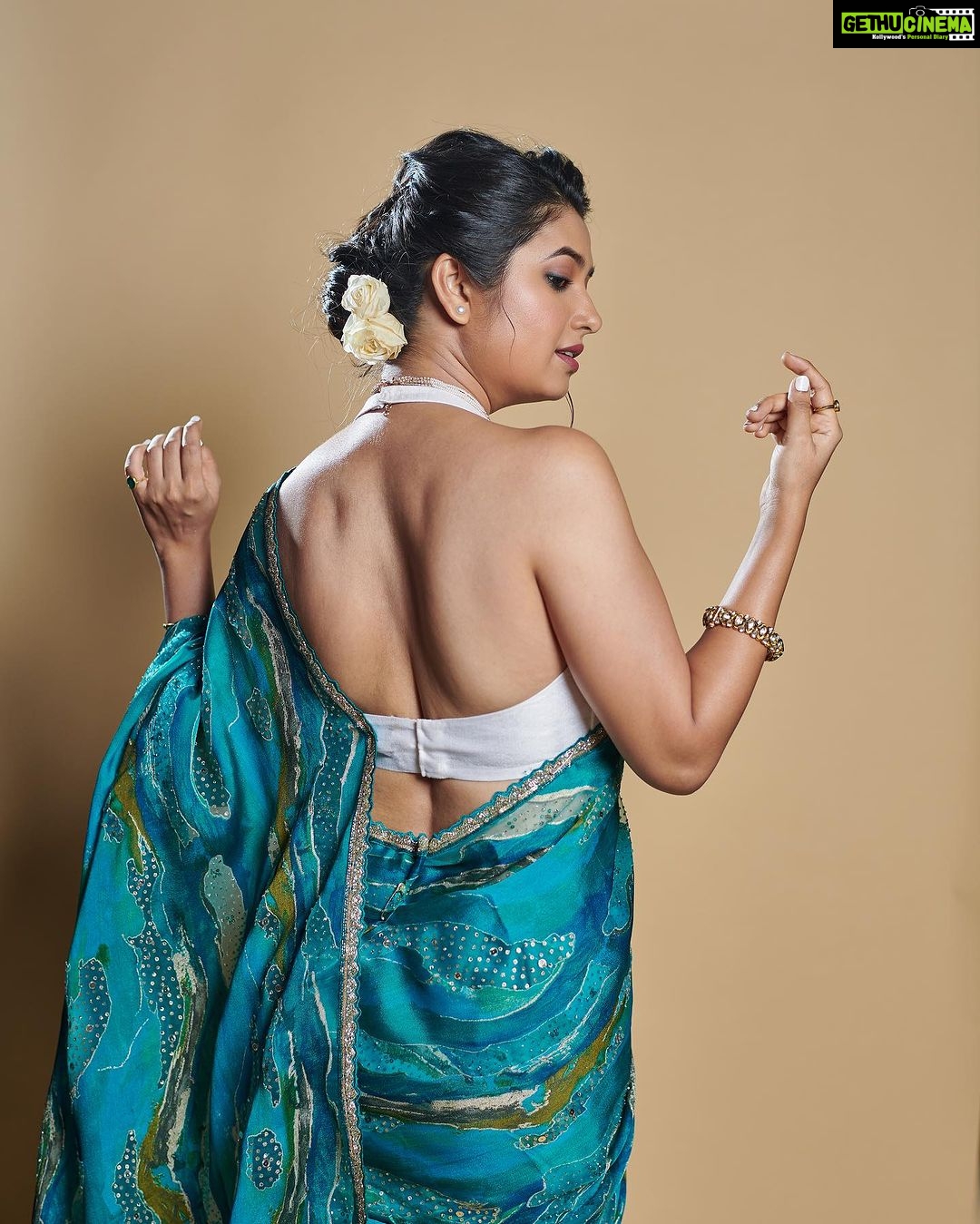 Prajakta Mali - 154.9K Likes - खरा वाला #candid 🤪.
.
Last for the road…
Can’t #getover ..
.
#favourite #colour #saree #prajakttamali @🐠
.
Saree - @kalkifashion x @mintandmilkpr
Jewellery - @@shopravyaa
@vblitzcommunications
Styled by - @rajasidatar @sheerlychic
Assisted by - @sannayah_viiraj
Make up - @madhuradeokute
Hair - @seemaaofficial
Photos - @thepolaroid8