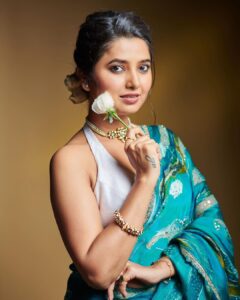 Prajakta Mali Instagram - A proud Indian 🇮🇳.
Extremely happy..😇
.
Love and light 🌟
.
#india #science #isro #happy #pride #भारत #moon #indian #prajakttamali @🌟
.

Saree - @kalkifashion x @mintandmilkpr
Jewellery - @@shopravyaa
@vblitzcommunications
Styled by - @rajasidatar @sheerlychic
Assisted by - @sannayah_viiraj
Make up - @madhuradeokute
Hair - @seemaaofficial 
Photos - @thepolaroid8