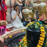 Prajakta Mali Instagram – चिदानंद रूपा “शिवोऽहम् शिवोऽहम्”… 🔱
.
आजच्या सोमवारी संकल्प सोडला..
येत्या वर्षात “१२ ज्योतिर्लिंग यात्रा” करणार. 
आज सुरूवात झाली – “महाराष्ट्रातल्या – परळी वैजनाथ” पासून. 
(ही यात्रा एकसंधपणे करता आली असती तर जास्त आनंद झाला असता, पण कामाच्या commitments मध्ये ते शक्य नाही. आपणांस तसे जमत असेल तर जरूर करावे. एकसंधपणे यात्रा करणे इष्ट.) 
.
#महादेव #साधक #शिवभक्त #prajakttamali @💫