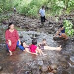 Prajakta Mali Instagram - Nature heals you.. But Nature with Family is the ultimate therapy..🎯. #झरे #छोटेधबधबे #घराजवळ #thegreenmontana #karjat #monsoon #nature #love #green #water #forestbath . @leisurely_experiences