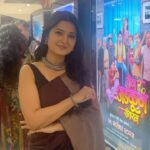 Prajakta Mali Instagram - #aboutyesterday #punepremier #teenadkunsitaram . @teenadkunsitaram In cinemas now🎯 . आपल्या चित्रपटाच्या premier ला, आपल्या brand चे दागिने घालण्याचा योग काल आला.🥰 . @prajaktarajsaaj मधील #म्हाळसा अर्थात चांदीच्या collection मधील #वज्रटीक #कोयरीतोडे. 🎯 . #film #premier #prajaktaraj #prajakttamali @♥️