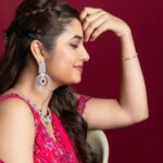 Prajakta Mali Instagram - मुख़्तसर सी बात है.. तुमसे प्यार है… तुम्हारा इंतज़ार है। . #pinkisintheair 😋 #love #pink #look #humannature #prajakttamali @🌷 . Lehenga - @aahava_couture Jewellery - @shillpapuriidesignerjewellery Styled by - @rajasidatar Assisted by - @_mansikadam13 Makeup - @seemaaofficial Hair - @nilampatel12 Photos - @thepolaroid8