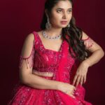 Prajakta Mali Instagram - मुख़्तसर सी बात है.. तुमसे प्यार है… तुम्हारा इंतज़ार है। . #pinkisintheair 😋 #love #pink #look #humannature #prajakttamali @🌷 . Lehenga - @aahava_couture Jewellery - @shillpapuriidesignerjewellery Styled by - @rajasidatar Assisted by - @_mansikadam13 Makeup - @seemaaofficial Hair - @nilampatel12 Photos - @thepolaroid8