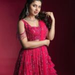Prajakta Mali Instagram - मुख़्तसर सी बात है.. तुमसे प्यार है… तुम्हारा इंतज़ार है। . #pinkisintheair 😋 #love #pink #look #humannature #prajakttamali @🌷 . Lehenga - @aahava_couture Jewellery - @shillpapuriidesignerjewellery Styled by - @rajasidatar Assisted by - @_mansikadam13 Makeup - @seemaaofficial Hair - @nilampatel12 Photos - @thepolaroid8