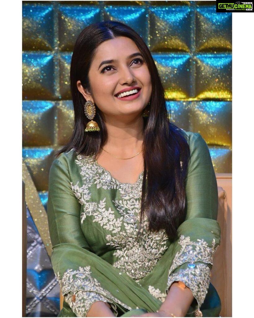 Prajakta Mali Instagram - Count your blessings…🌟 . You are able to laugh, celebrate the festival, eat sweets, shop for your loved ones, roam around… . We should be very grateful for these things.. Shouldn’t we? #kalyug #misery #still #happy#gratitude . Outfit - @kaiaclothing.official Earrings - @sangeetaboochra Styled by - @rajasidatar Assisted by - @sanayaah_vp Makeup - @seemaaofficial Hair - @harsh.a1542
