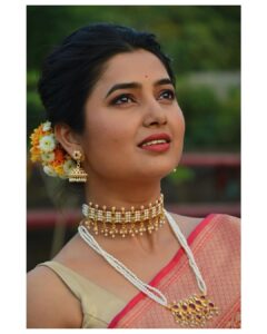 Prajakta Mali Instagram - Again
Proudly wearing typical Maharashtrian Jwellery on Non- Maharashtrian Saree. 
.
@prajaktarajsaaj 
.
#चिंचपेटी #तन्मणी #झुबे #मोतीबांगड्या 
.
Let it be a #trend #तथास्तू #prajakttamali @♥️

.

Saree - @saudamini_handloom 
Jewellery - @prajaktarajsaaj
Styled by - @rajasidatar 
Assisted by - @_mansikadam13
Makeup - @seemaaofficial