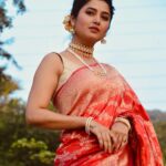 Prajakta Mali Instagram – Again
Proudly wearing typical Maharashtrian Jwellery on Non- Maharashtrian Saree. 
.
@prajaktarajsaaj 
.
#चिंचपेटी #तन्मणी #झुबे #मोतीबांगड्या 
.
Let it be a #trend #तथास्तू #prajakttamali @♥️

.

Saree – @saudamini_handloom 
Jewellery – @prajaktarajsaaj
Styled by – @rajasidatar 
Assisted by – @_mansikadam13
Makeup – @seemaaofficial