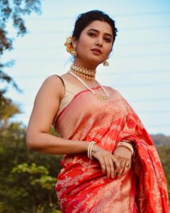 Prajakta Mali Instagram - Again
Proudly wearing typical Maharashtrian Jwellery on Non- Maharashtrian Saree. 
.
@prajaktarajsaaj 
.
#चिंचपेटी #तन्मणी #झुबे #मोतीबांगड्या 
.
Let it be a #trend #तथास्तू #prajakttamali @♥️

.

Saree - @saudamini_handloom 
Jewellery - @prajaktarajsaaj
Styled by - @rajasidatar 
Assisted by - @_mansikadam13
Makeup - @seemaaofficial