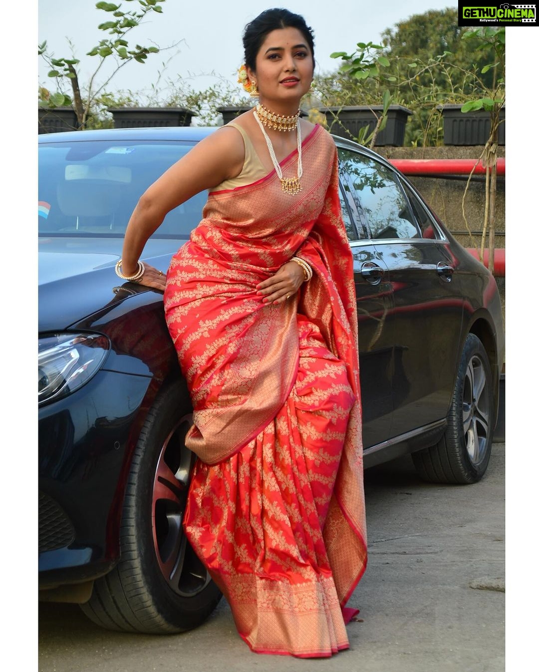 Prajakta Mali - 112.5K Likes - Again
Proudly wearing typical Maharashtrian Jwellery on Non- Maharashtrian Saree.
.
@prajaktarajsaaj
.
#चिंचपेटी #तन्मणी #झुबे #मोतीबांगड्या
.
Let it be a #trend #तथास्तू #prajakttamali @♥️
.
Saree - @saudamini_handloom
Jewellery - @prajaktarajsaaj
Styled by - @rajasidatar
Assisted by - @_mansikadam13
Makeup - @seemaaofficial