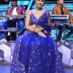 Prajakta Mali Instagram - Photoshoot चा आलाय कंटाळा… इतका की यावेळी फोटोसाठी खूर्चीवरून पण उठले नाहीये…🤪 . Designer म्हणाली full length photo पण post करावा लागेल; म्हणून शोधून शोधून चालू shoot मध्ये काढला गेलेला फोटो मिळवलाय…😅 . I am sure, प्रत्येक कलाकाराच्या आयूष्यात ही phase येत असणार.., . #दुखणी #कलाकारांची #compulsion #photoshoot actually a #boring #job…😂 . #model #actor #anchor #prajakttamali @🪻 . Lehenga - @pleatslabel Jewellery - @shillpapuriidesignerjewellery Styled by - @rajasidatar Assisted by - @_mansikadam13 Makeup - @mirrormajestymakeupacademy_ Hair - @seemaaofficial