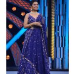 Prajakta Mali Instagram - Photoshoot चा आलाय कंटाळा… इतका की यावेळी फोटोसाठी खूर्चीवरून पण उठले नाहीये…🤪 . Designer म्हणाली full length photo पण post करावा लागेल; म्हणून शोधून शोधून चालू shoot मध्ये काढला गेलेला फोटो मिळवलाय…😅 . I am sure, प्रत्येक कलाकाराच्या आयूष्यात ही phase येत असणार.., . #दुखणी #कलाकारांची #compulsion #photoshoot actually a #boring #job…😂 . #model #actor #anchor #prajakttamali @🪻 . Lehenga - @pleatslabel Jewellery - @shillpapuriidesignerjewellery Styled by - @rajasidatar Assisted by - @_mansikadam13 Makeup - @mirrormajestymakeupacademy_ Hair - @seemaaofficial