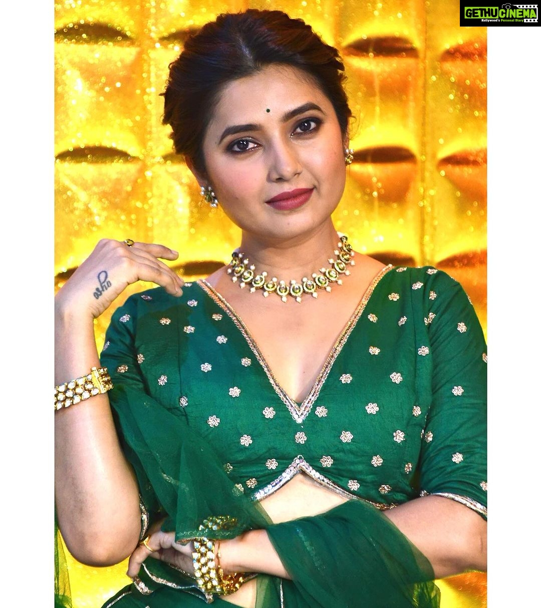 Prajakta Mali Instagram - People wonder if I am Spiritual, Wild, Kind, Professional or a Gangster… My answer to them.. . I am a LEO 🎯🤪. . I can’t tell you how much I liked it.. Aug born Leos would second my thought.. He na? . #leo #zodicsign #firesign #difficulttounderstand #wild and #kind at the same time..😅 #prajakttamali @♥️ . Outfit :-@redpine_designs @vblitzcommunications Jewellery - @the_jewel_gallery Styled by - @rajasidatar Assisted by - @_mansikadam13 Makeup - @mirrormajestymakeupacademy_ Hair - @seemaaofficial