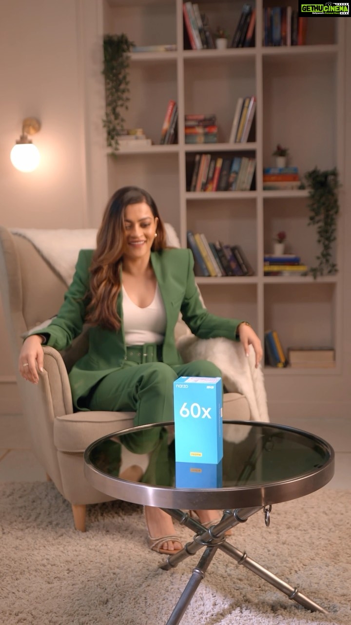 Prakruti Mishra Instagram - Wave goodbye to low battery anxiety with the #realmenarzo60x5G and its lightning-fast 33W SUPERVOOC Charge! Starting at just ₹10,999 with up to ₹3000* off Available on http://realme.com and @amazondotin