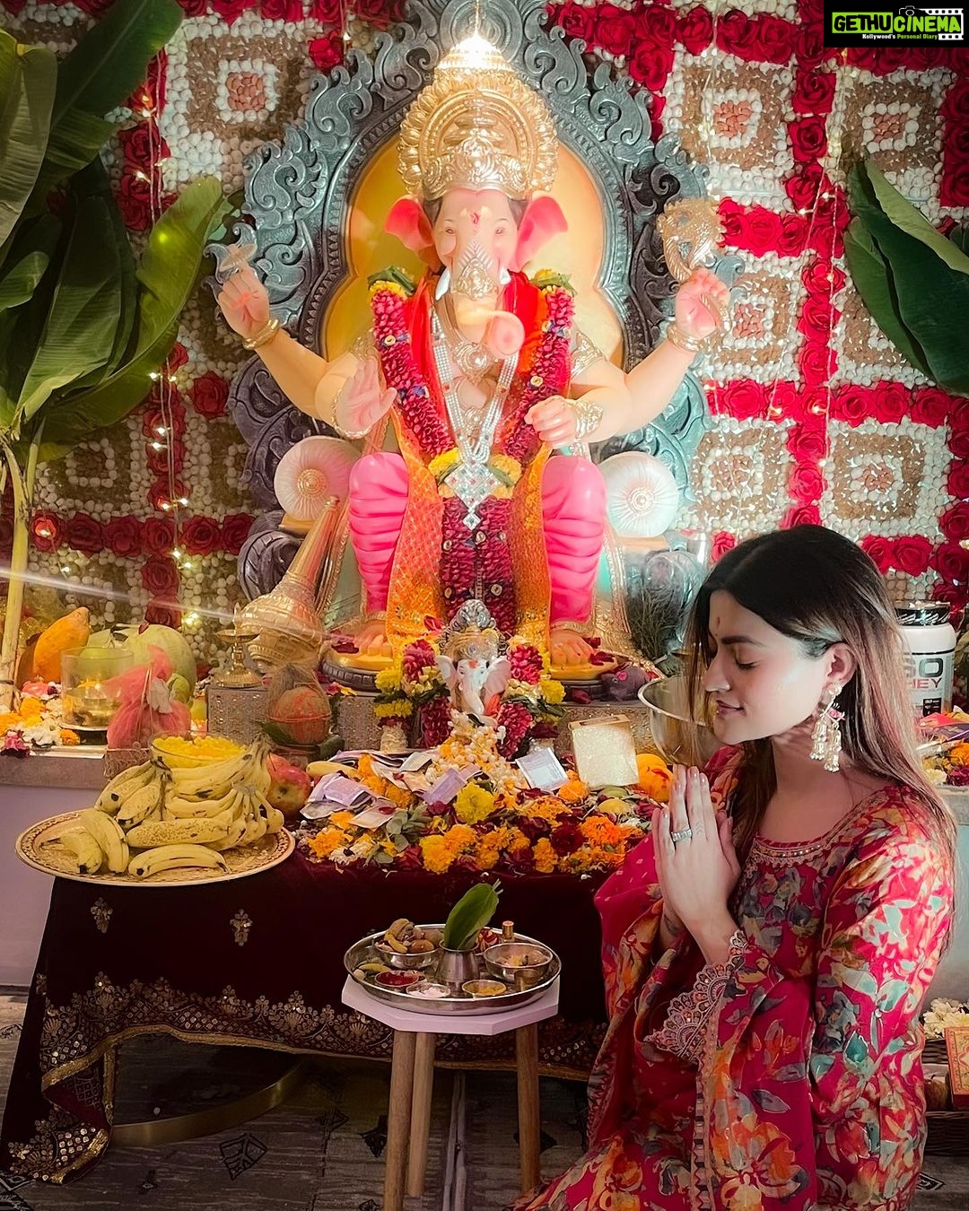 Prakruti Mishra Instagram - Ekadantaya Vakratundaya Gauri Tanayaya Dhimahi 🙏🏻 . . . . Got ready to meet Bappa wearing this stunning red suit and earrings by @labdhbypallavi 💕