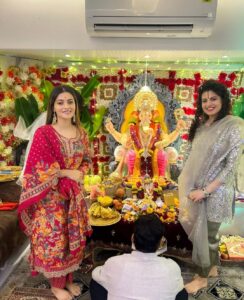 Prakruti Mishra Instagram - Celebrated Ganesh Chaturthi with all my heart every single year, this year came up with a little health turmoil . But with his blessing, I was able to make it up to see him and do his visarjan Aarti at @palakmuchhal3 and @palash_muchhal “s lovely home 🙏🏻 Sab kuch keliye dhanyawad Ganpati Bappa moreya 🙌🏻♥️ Mumbai, Maharashtra