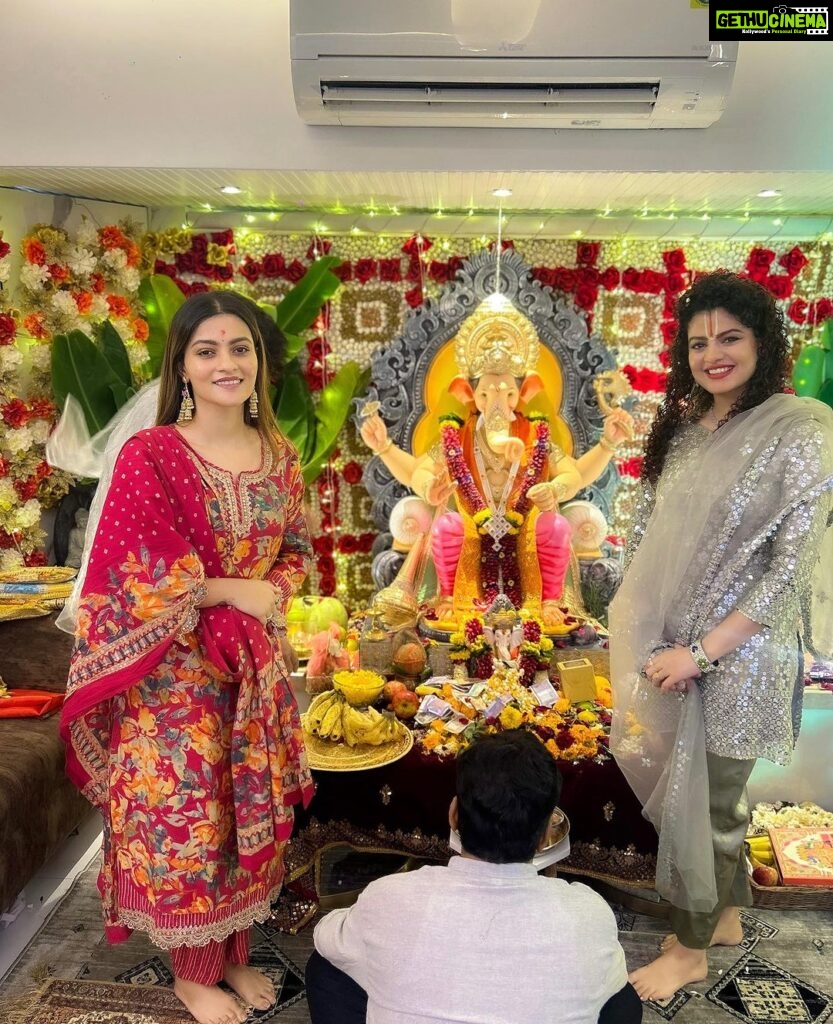 Prakruti Mishra Instagram - Celebrated Ganesh Chaturthi with all my heart every single year, this year came up with a little health turmoil . But with his blessing, I was able to make it up to see him and do his visarjan Aarti at @palakmuchhal3 and @palash_muchhal “s lovely home 🙏🏻 Sab kuch keliye dhanyawad Ganpati Bappa moreya 🙌🏻♥️ Mumbai, Maharashtra