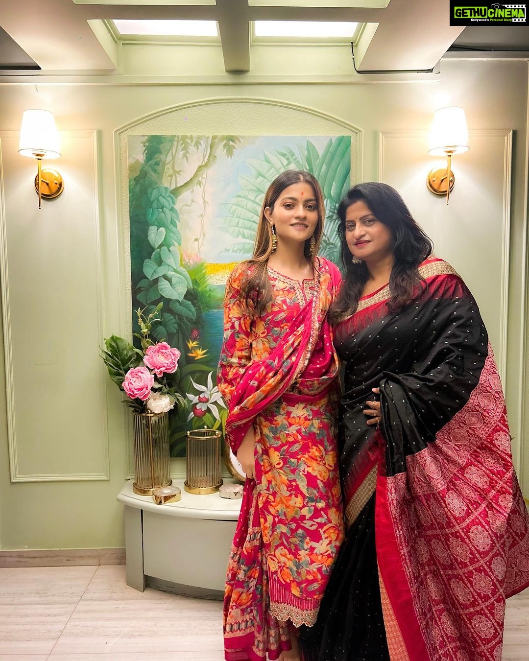 Prakruti Mishra Instagram - All those sleepless nights and your every effort of making me laugh by your humour , the back pats and the amazing food everything healed me super fast , I would say it in my words “just bou things “ but they are actually “just god things” I don’t know what I would have done without you by my side and this difficult phase we went through has made me realise a lot of things most importantly that I ain’t always right 🤭, I need to drink lots of water and to never ever neglect health issues 🏥 Okay now take good care of yourself and jaldi dekha haba ♥️🤓