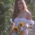 Prakruti Mishra Instagram – Say yes to Heaven , 
Say yes to me 🌻
.
.
.
.
.
Shot and edited by @raymudafare 😎
.
.
.

Mua @nancypamnanimua 
@makeupandhairbydisha 
#reels #prakrutimishra #reelsinstagram #reelitfeelit #reelsexplore #reelsviral #reelindia #glowup