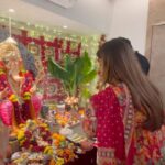 Prakruti Mishra Instagram - Celebrated Ganesh Chaturthi with all my heart every single year, this year came up with a little health turmoil . But with his blessing, I was able to make it up to see him and do his visarjan Aarti at @palakmuchhal3 and @palash_muchhal “s lovely home 🙏🏻 Sab kuch keliye dhanyawad Ganpati Bappa moreya 🙌🏻♥️ Mumbai, Maharashtra