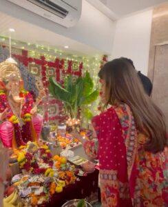 Prakruti Mishra Instagram - Celebrated Ganesh Chaturthi with all my heart every single year, this year came up with a little health turmoil .

But with his blessing, I was able to make it up to see him and do his visarjan Aarti at @palakmuchhal3 and @palash_muchhal “s lovely home 🙏🏻

Sab kuch keliye dhanyawad 
 Ganpati Bappa moreya 🙌🏻♥️