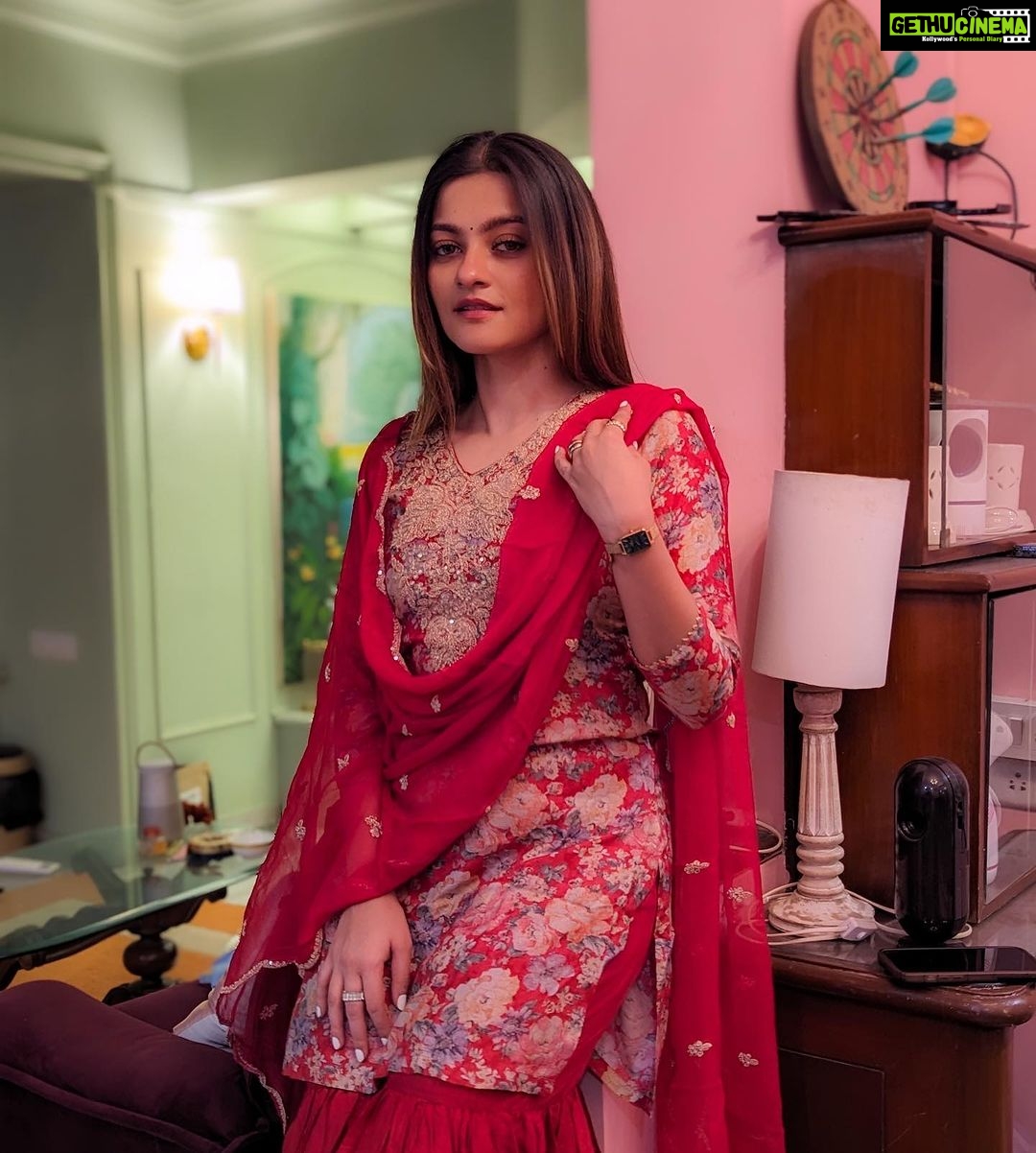 Prakruti Mishra Instagram - Swipe to see Your eco friendly Patakha 💥sing a song for you this Diwali 🪔 . . . . . . Pc @snehaa_pujari Wearing this gorgeous suit from @_twinkle_boutique_ ♥️