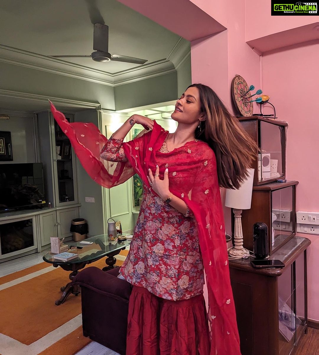 Prakruti Mishra Instagram - Swipe to see Your eco friendly Patakha 💥sing a song for you this Diwali 🪔 . . . . . . Pc @snehaa_pujari Wearing this gorgeous suit from @_twinkle_boutique_ ♥️