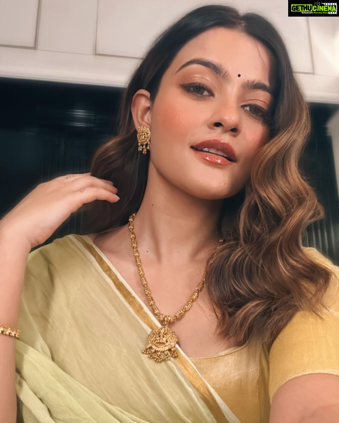 Prakruti Mishra Instagram - Milogey mujhse toh baat bhi karogey , ya bass yunhi dekhte rahogey ? 🤭