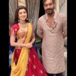 Pranitha Subhash Instagram - A beautiful evening of Navarathri puja #KalyanNavrathri . Met some of my lovely Co stars, Ajay sir , Dileep sir , sonakshi ✨