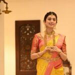 Pranitha Subhash Instagram - I love how India is so diverse and there are so many ways to look traditional . So many different looks based on where you come from, such different outfits, fabrics and jewellery across north south east or west of India. My favourite is the South Indian pattu saree with antique gold jewellery. What’s your favourite traditional Indian look?