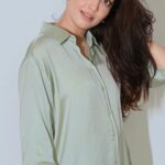 Pranitha Subhash Instagram - Thinning hair was a role I didn’t audition for, but then I discovered @lovebeautyandplanet_in’s Curry Leaves & Vegan Biotin Hair Growth Scalp Serum. With its natural ingredients like curry leaf extracts, 100% vegan biotin and Anagain, it breathed new life into my hair. This serum is gentle on the scalp and has genuinely transformed my hair. Now, it’s my behind-the-scenes secret for hair revival. 🌱💚 #Ad #lovebeautyandplanet #hairgrowth #antihairfallsolution #thickerhair
