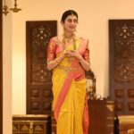 Pranitha Subhash Instagram - I love how India is so diverse and there are so many ways to look traditional . So many different looks based on where you come from, such different outfits, fabrics and jewellery across north south east or west of India. My favourite is the South Indian pattu saree with antique gold jewellery. What’s your favourite traditional Indian look?