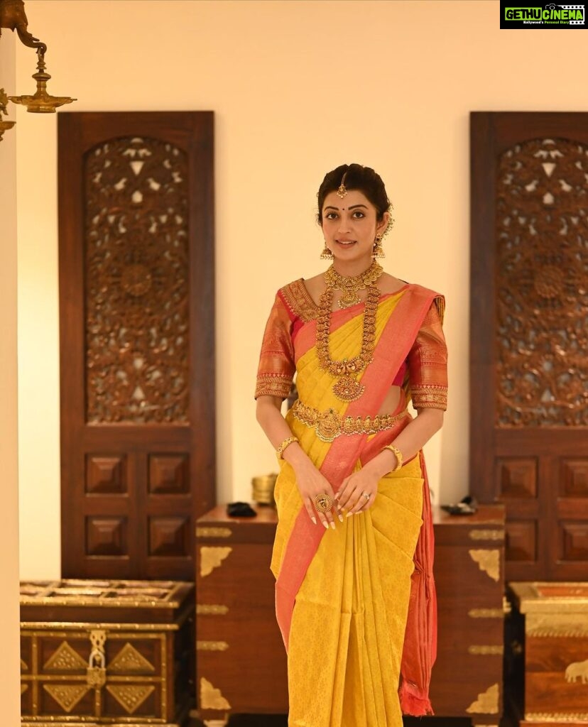 Pranitha Subhash Instagram - I love how India is so diverse and there are so many ways to look traditional . So many different looks based on where you come from, such different outfits, fabrics and jewellery across north south east or west of India. My favourite is the South Indian pattu saree with antique gold jewellery. What’s your favourite traditional Indian look?