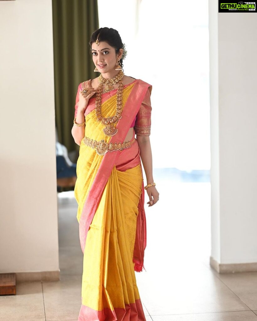 Pranitha Subhash Instagram - Nothing beats the classic South Indian look.. ✨ Jewellery @kalyanjewellers_official Pictures : @framesbyvikaskakolu Saree : @vijayalakshmisilks Blouse : @lathaputtanna
