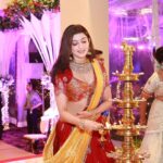 Pranitha Subhash Instagram - A beautiful evening of Navarathri puja #KalyanNavrathri . Met some of my lovely Co stars, Ajay sir , Dileep sir , sonakshi ✨