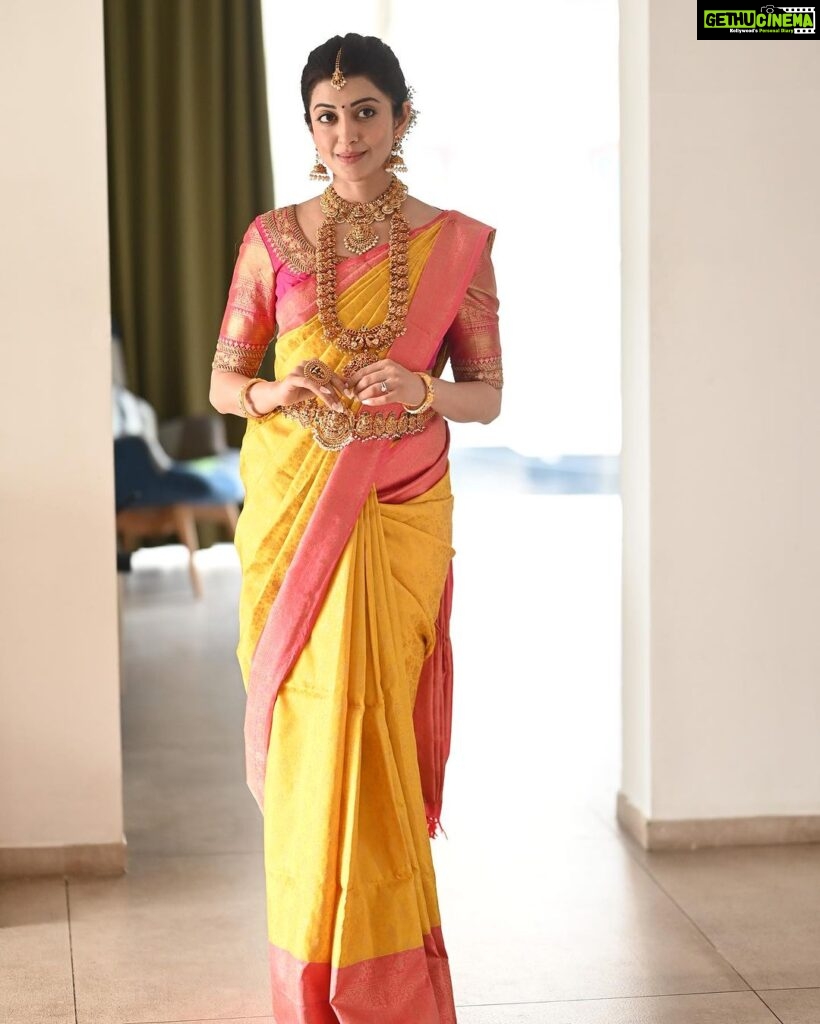 Pranitha Subhash Instagram - Nothing beats the classic South Indian look.. ✨ Jewellery @kalyanjewellers_official Pictures : @framesbyvikaskakolu Saree : @vijayalakshmisilks Blouse : @lathaputtanna
